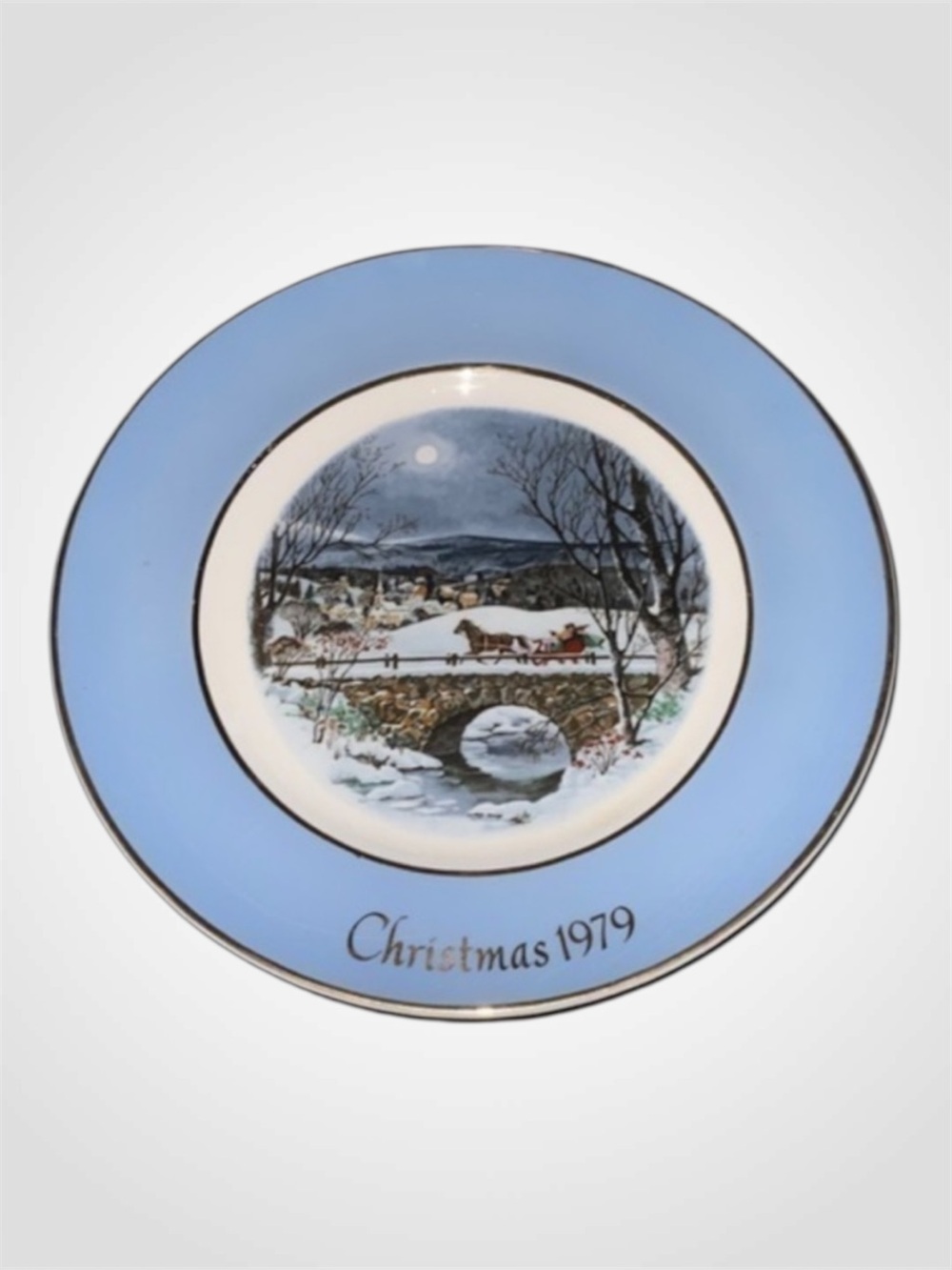 Avon 1979 Christmas 22K Porcelain “Dashing Through The Snow” Plate